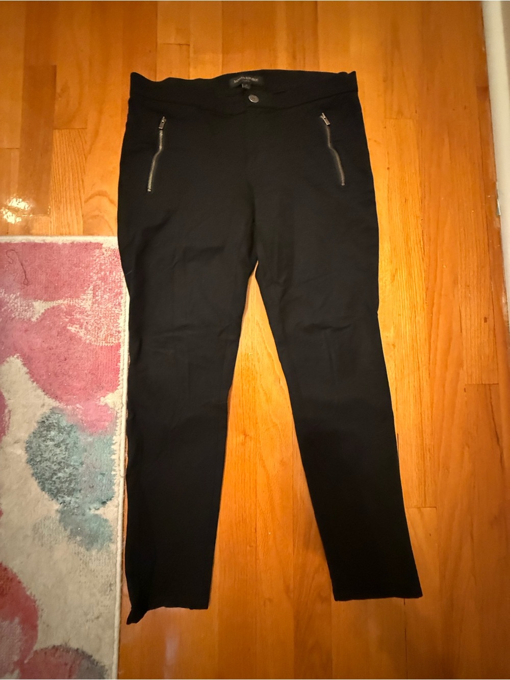 Banana Republic Black Skinny pant with Zip Pockets